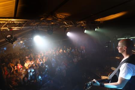 CERKNIŠKA NOČ 03 FLIRT FOTO LJUBO VUKELIČ